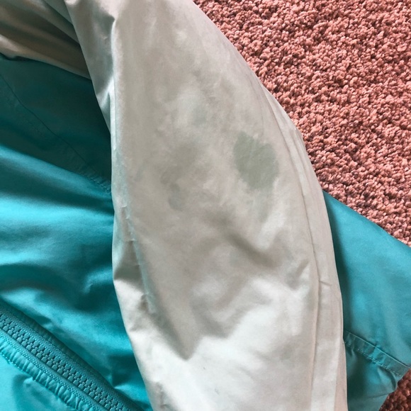 Children's size 5 The North Face coat in good used condition - Picture 4 of 5